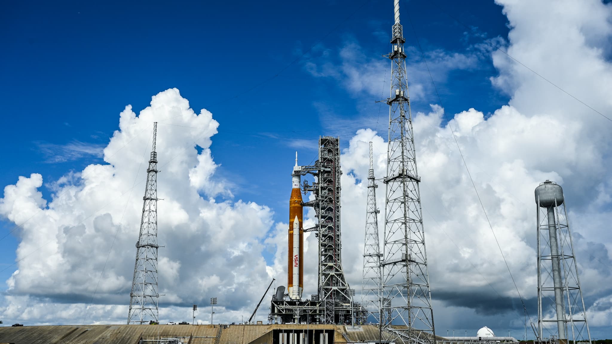 La fusée de la Nasa de la mission Artemis 1 au Centre spatial Kennedy à Cape Canaveral, en Floride, aux Etats-Unis, le 25 août 2022 La fusée de la Nasa de la mission Artemis 1 au Centre spatial Kennedy à Cape Canaveral, en Floride, aux Etats-Unis, le 25 août 2022
