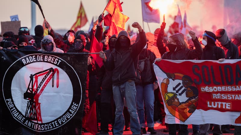 Des militants d'extrême gauche manifestent à Brest (Finistère) le 25 septembre 2025.