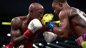 Errol Spence Jr. assène u direct du gauche à Yordenis Ugasà Arlington, au Texas, le 16 avril 2022 