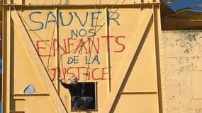 Deux pères sont montés dans des grues pour faire valoir leurs droits à voir leurs enfants. Des actions très médiatisées.