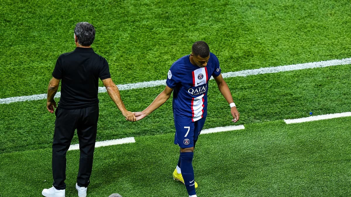 Thierry Henry difende Mbappé: “Al Paris Saint-Germain c’è sempre un problema”