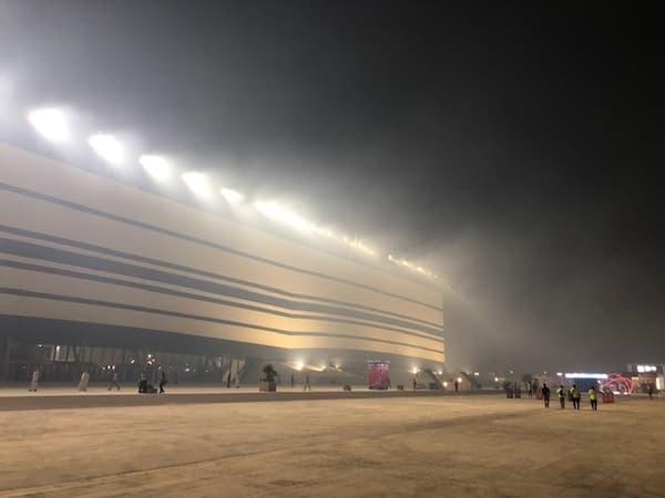 Le parvis du stade Al Bayt désormais quasi vide 