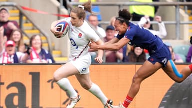 La joueuse britannique Abby Dow inscrivant un essai pour l'Angleterre face au XV de France dans le dernier match du Tournoi des 6 nations, 26 avril 2025