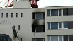 La vue d'un appartement incendié dans le centre de Paris, rue de Charonne, le 8 avril 2024