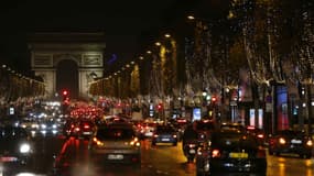 Aucun feu d'artifice ne sera tiré sur les Champs-Élysées parisiens, remplacé par un spectacle vidéo sur l'Arc de Triomphe.