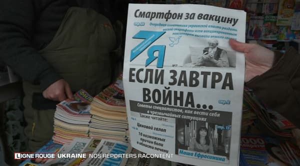 "Et si la guerre était pour demain?". Le 22 février 2022, notre reporter Clémence Dibout est à Sievierodonetsk, dans le Donbass, et montre la Une d'un journal locale, rédigée en langue russe.