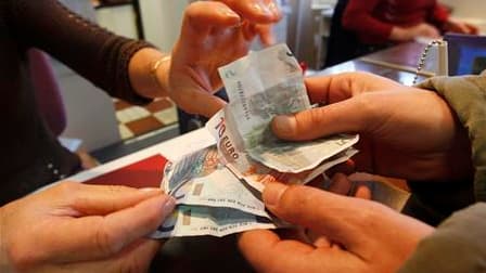 Les citoyens de l'UE sont de plus en plus inquiets face aux conséquences sociales de la crise, malgré de fortes différences entre les pays et entre les catégories sociales, révèle un sondage rendu public mardi. /Photo d'archives/REUTERS/Régis Duvignau