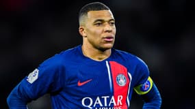 Kylian Mbappé pensif pendant un match du PSG contre Rennes, février 2024