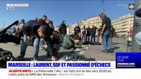 Marseille: Laurent, SDF, partage sa passion des échecs sur le Vieux-Port