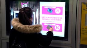 Des écrans pour faire des dons dans le métro 