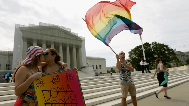 Des militants pro-mariage homosexuel devant la Cour suprême des Etats-Unis, à Washington, le 24 juin.