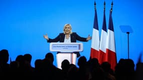 Marine Le Pen lors de son dernier meeting de campagne à Arras le 21 avril 2022. 