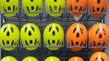 Plusieurs amendements à la Lom ont été déposés pour rendre obligatoire le port du casque pour les utilisateurs d’engins de déplacement personnel motorisés (trottinette électrique, gyropodes), mais aussi pour les cyclistes.