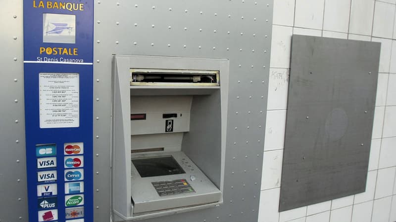 Un distributeur automatique de la Poste.