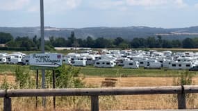 Les gens du voyage sont installés illégalement sur des terrains agricoles appartenant à des agriculteurs manosquins depuis le samedi 28 juin 2025
