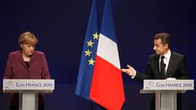 Lors d'une conférence de presse commune à l'issue d'une réunion avec George Papandréou, Nicolas Sarkozy et Angela Merkel ont menacé mercredi la Grèce d'une suspension de l'aide européenne si Athènes n'acceptait pas d'appliquer tous les volets de l'accord