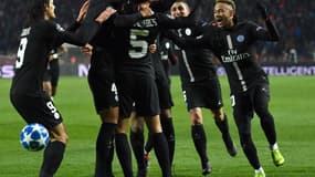 La joie collective des Parisiens après le but de Marquinhos