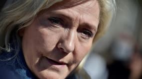 Marine Le Pen, candidate du Rassemblement Nationale à la présidentielle lors d'une visite à Saint-Remy-sur-Avre le 16 avril 2022
