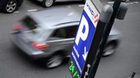 La maire Anne Hidalgo proposera un triplement des tarifs de stationnement pour les voitures hautes et lourdes dites SUV, lors de la votation organisée le 4 février
