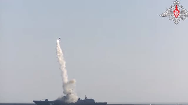 Le 19 juillet, la Russie a publié la vidéo du tir d'un missile Zircon depuis une frégate en Mer Blanche (Arctique russe)
