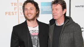 David Bowie et son fils Duncan Jones, à New York en 2009.