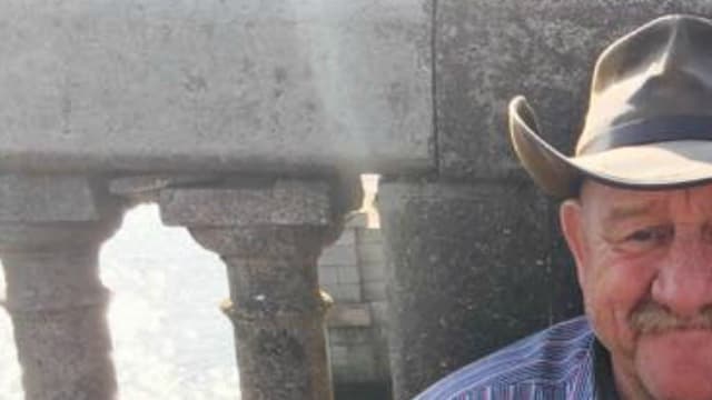 Danny sur le pont Saint-Esprit à Bayonne, dans les Pyrénées-Atlantiques.