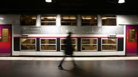 Un train du RER C, à la station Musée d'Orsay.