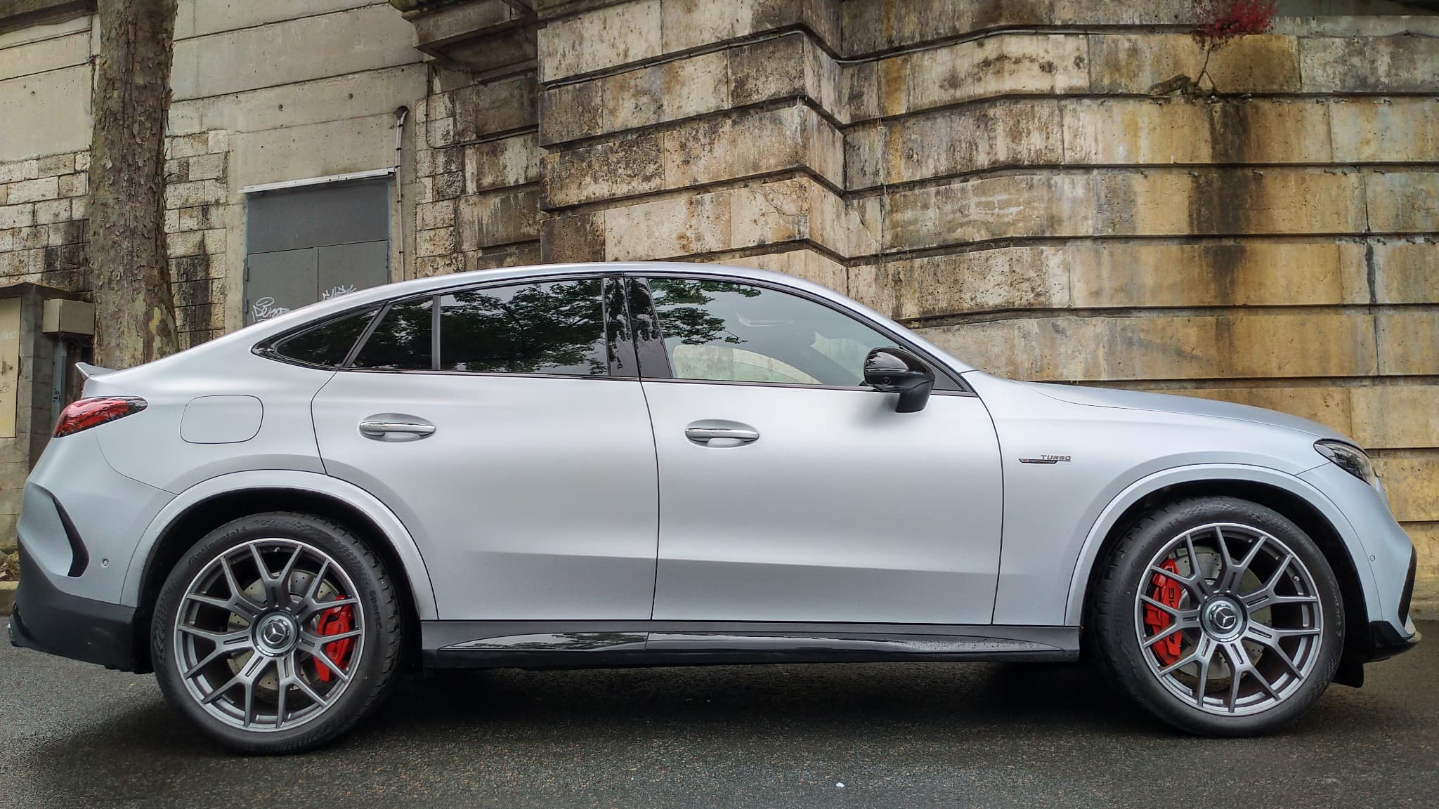 Sur cette nouvelle génération, les lignes se font plus douces sur ce Mercedes-AMG GLC Coupé 63S E Performance.