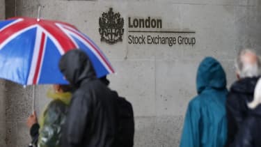 Pour finaliser l'opération, le LSE devra mettre sur la table pas moins de 14,5 milliards de dollars en capital et reprendre la dette de Refinitiv portée à environ 12,5 milliards, pour une valeur totale de 27 milliards de dollars.