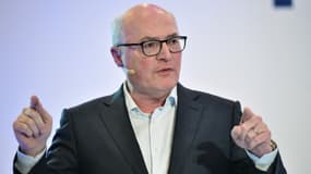 Patrick Koller, PDG de Faurecia, lors d'une conférence de presse de Faurecia (désormais Forvia) pendant le CES 2018 à Las Vegas, le 8 janvier 2018 (photo d'illustration).