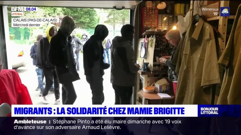 Calais: "Mamie Brigitte" recharge les téléphones portables des migrants