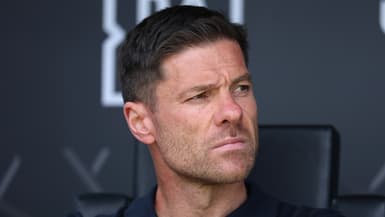 L'entraîneur du Real Madrid Xabi Alonso sur le banc durant la Coupe du monde des clubs, 22 juin 2025