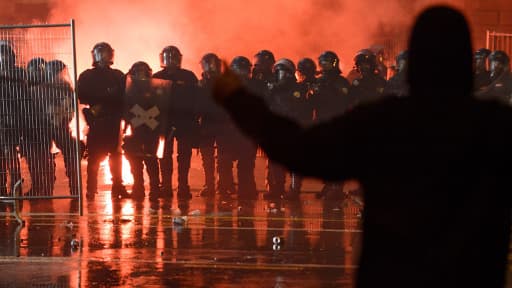 Des scènes de guérilla urbaines opposant police et manifestants ont eu lieu à Berne, lors d'une fête techno, dans la nuit de samedi à dimanche, et fait plusieurs blessés.