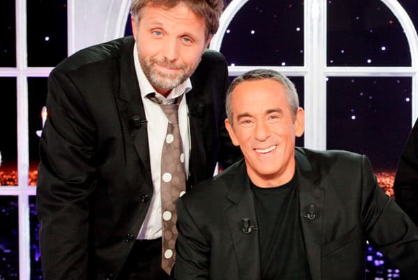 Stéphane Guillon et Thierry Ardisson sur le plateau de "Salut les terriens!" en 2010