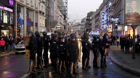 La police a procédé samedi à une trentaine d'interpellations à la fin de la manifestation parisienne contre la réforme des retraites. /Photo prise le 16 octobre 2010/REUTERS/Benoît Tessier