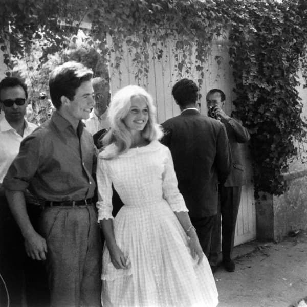 Jacques Charrier et Brigitte Bardot le jour de leur mariage, à Louveciennes, le 18 juin 1959