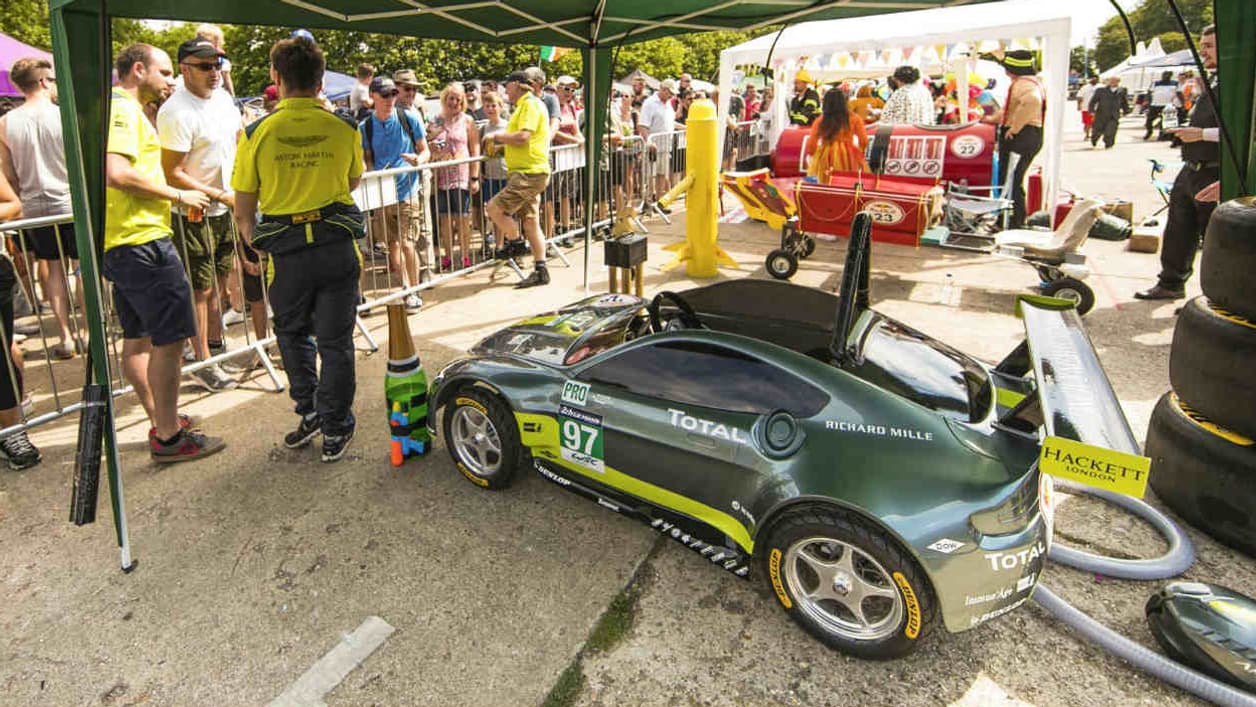 La V8 Vantage devrait être prochainement remplacée par une version DB11 GTE. La V8 Vantage devrait être prochainement remplacée par une version DB11 GTE.