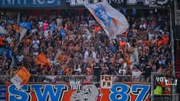 Les supporters de l'OM au Roazhon Park à Rennes le 15 août 2025