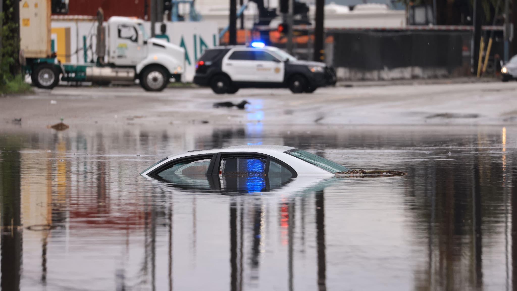 Une Puissante Tempête Hivernale Frappe La Californie, L'état D'urgence ...