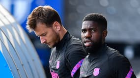 Le gardien Neto avec le Français Samuel Umtiti au Barça