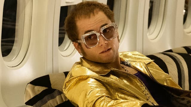 Taron Egerton dans Rocketman, le biopic d'Elton John