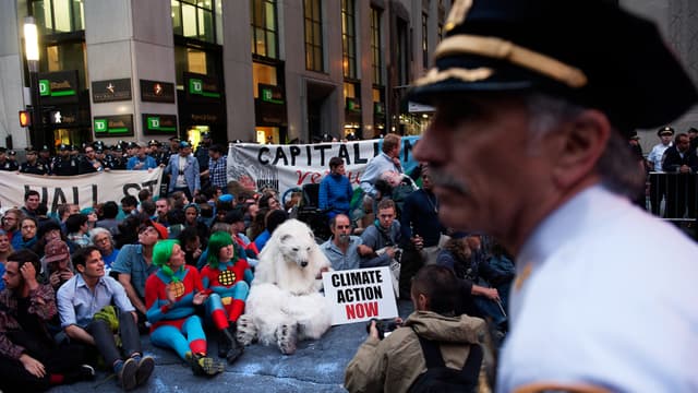 Le sommet se tient deux jours après des manifestations pour le climat qui ont rassemblé des centaines de milliers de personnes dans plusieurs villes du monde. A New York, une mobilisation avait encore lieu hier.