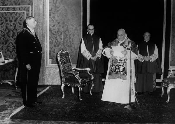 Charles de Gaulle avec Jean XXIII au Vatican le 28 juin 1959 