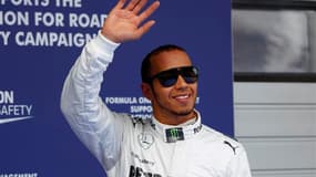 Le Britannique Lewis Hamilton a signé samedi le meilleur temps des essais qualificatifs du Grand-Prix de Chine de Formule Un. /Photo prise le 13 avril 2013/REUTERS/Carlos Barria