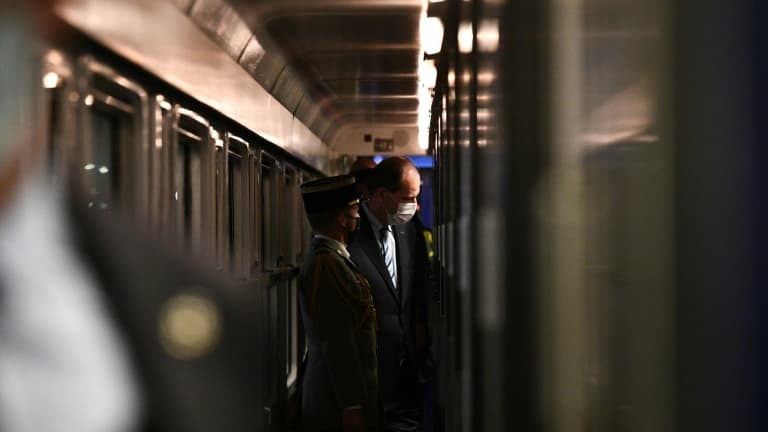 Le premier ministre Jean Castex visite le train de nuit Paris-Nice à la gare d'Austerlitz à Paris le 20 mai 2021 Le premier ministre Jean Castex visite le train de nuit Paris-Nice à la gare d'Austerlitz à Paris le 20 mai 2021
