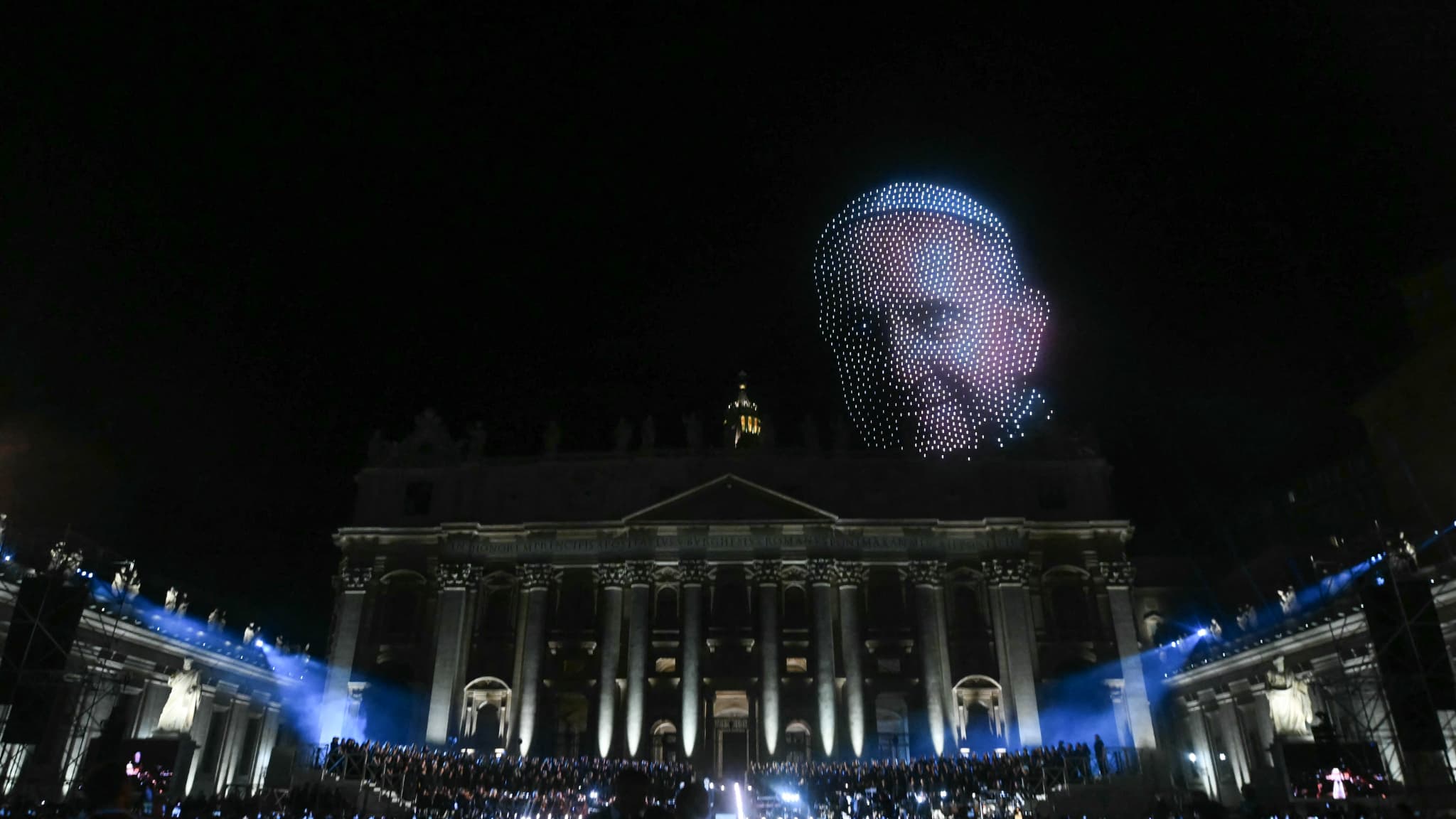 LES IMAGES DU CONCERT POUR LA PAIX AU VATICAN AVEC PHARRELL WILLIAMS, ANDREA BOCELLI ET JOHN LEGEND