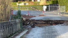 Des dégâts sur un pont à Arques (Pas-de-Calais) le 12 décembre 2023 après les inondations. 