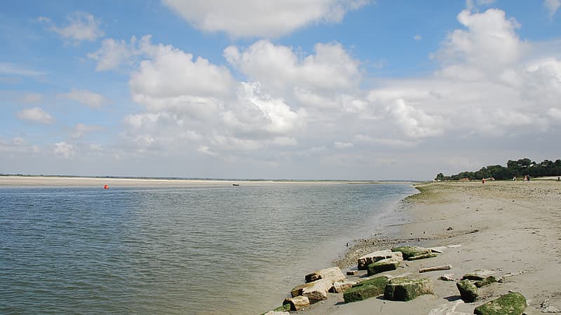 Une vue du Cap Hornu dans la Baie de Somme, en direction de la ville de Saint-Valery-sur-Somme.