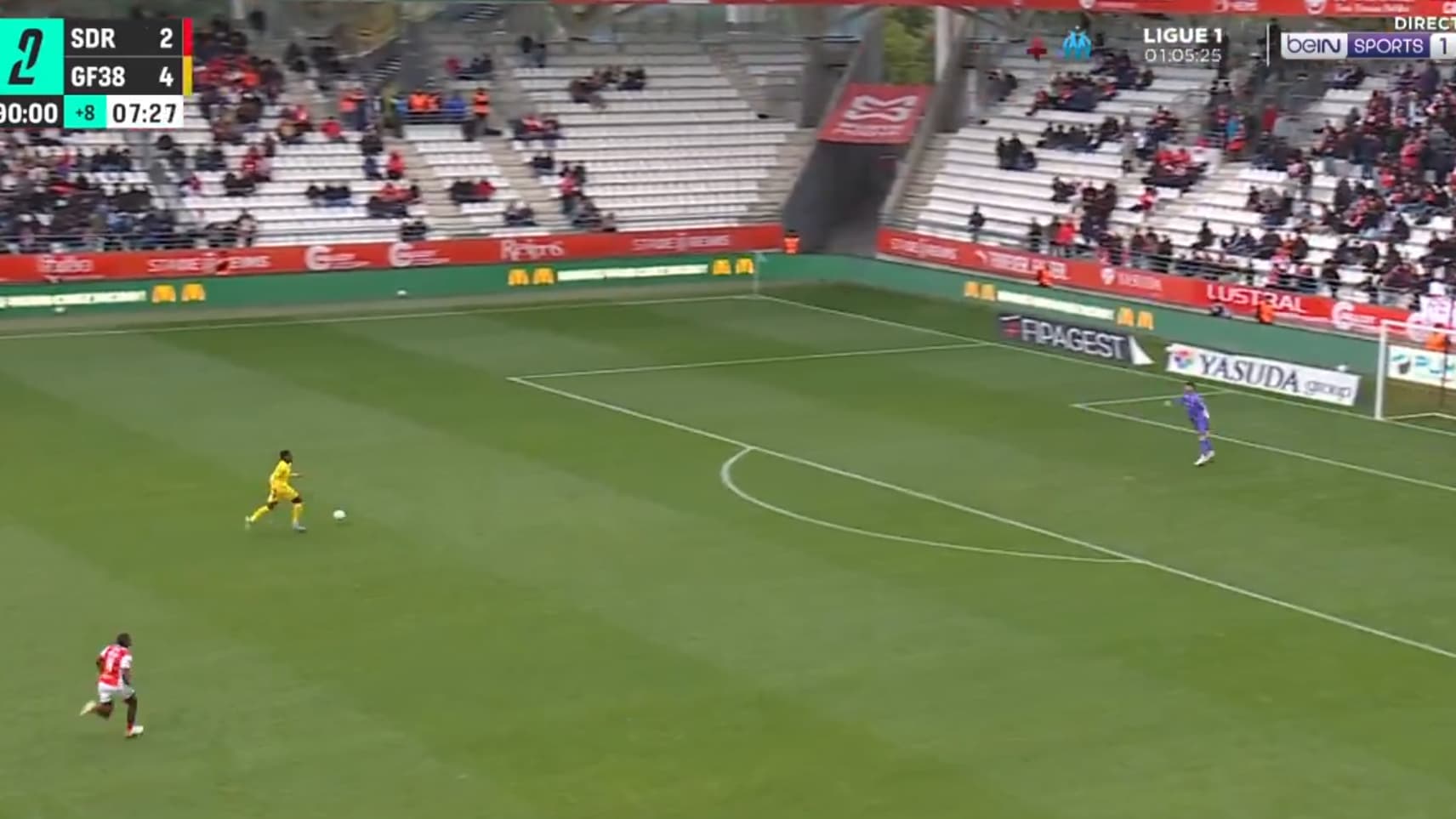 LE RATÉ DE L'ANNÉE EN LIGUE 2: UN JOUEUR DE GRENOBLE MANQUE UN FACE-À-FACE LUNAIRE CONTRE REIMS