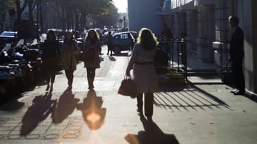 Des femmes dans la rue le 23 octobre 2012 à Paris (photo d'illustration).